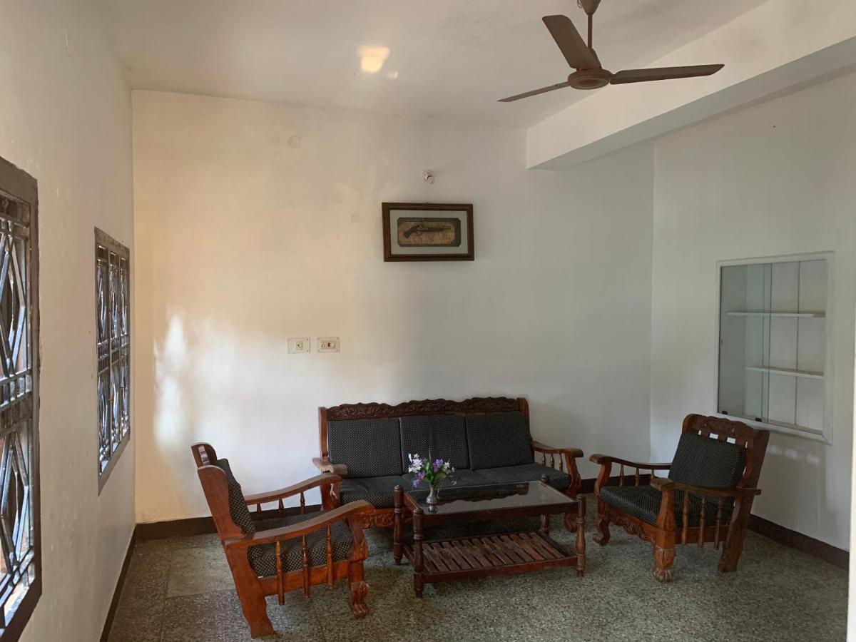 Hotel CAVERI inn Madikeri Buitenkant foto