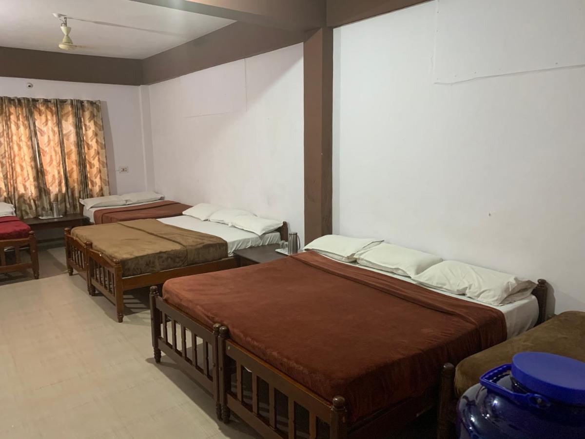 Hotel CAVERI inn Madikeri Buitenkant foto