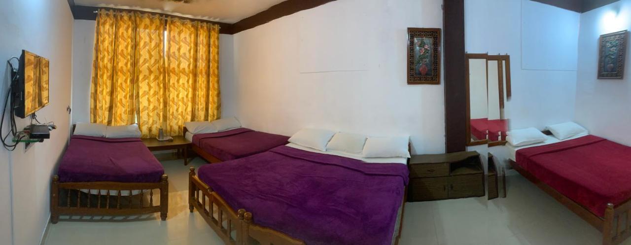 Hotel CAVERI inn Madikeri Buitenkant foto