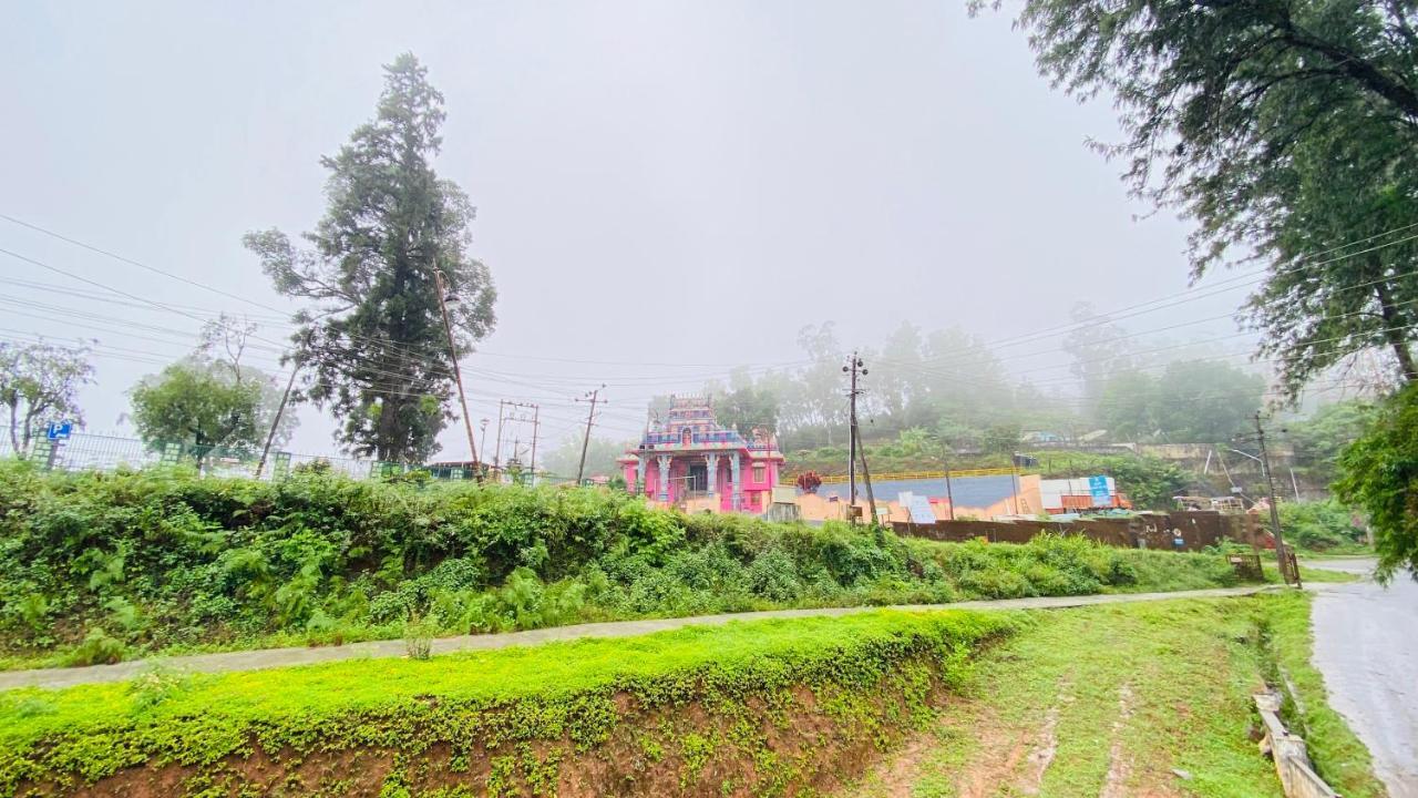 Hotel CAVERI inn Madikeri Buitenkant foto