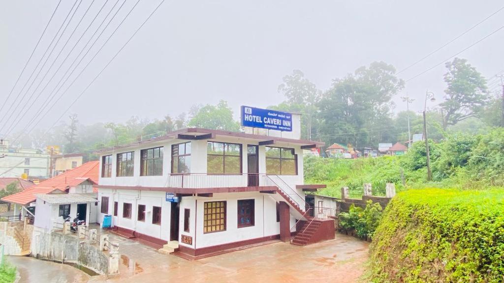 Hotel CAVERI inn Madikeri Buitenkant foto