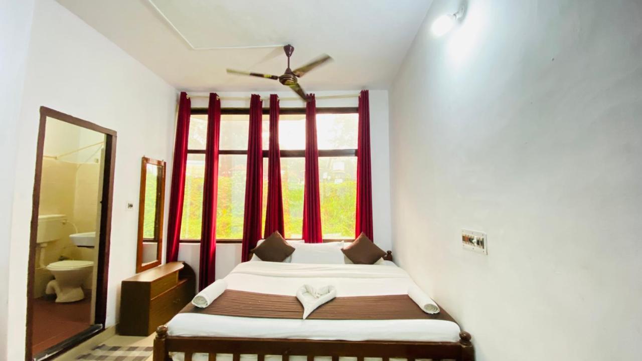 Hotel CAVERI inn Madikeri Buitenkant foto