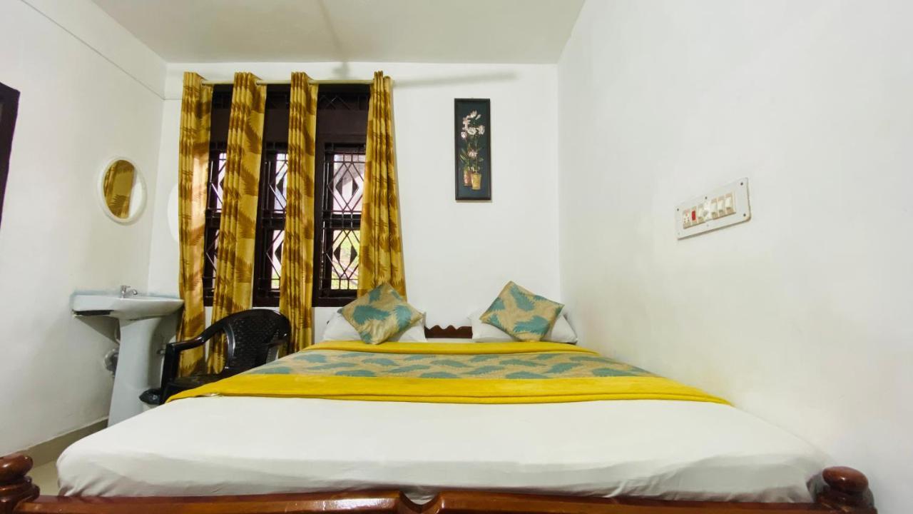 Hotel CAVERI inn Madikeri Buitenkant foto
