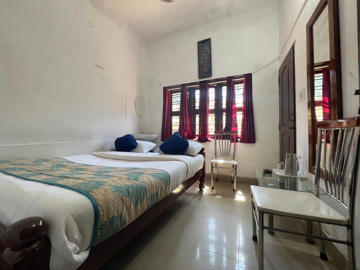 Hotel CAVERI inn Madikeri Buitenkant foto