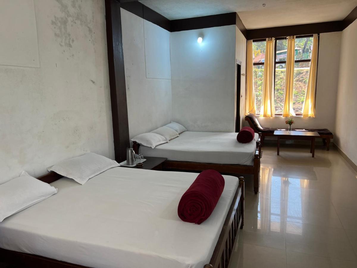 Hotel CAVERI inn Madikeri Buitenkant foto