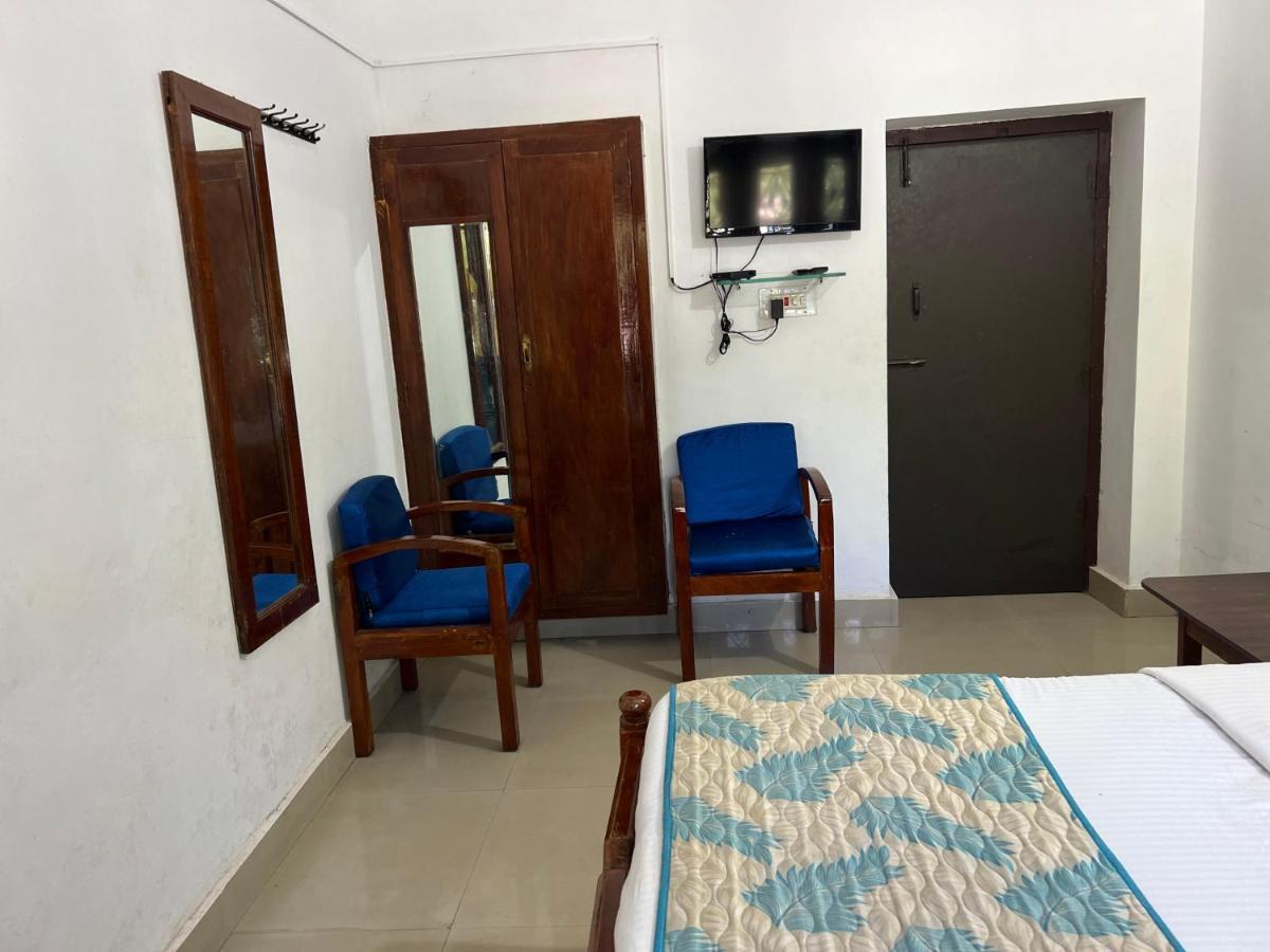 Hotel CAVERI inn Madikeri Buitenkant foto