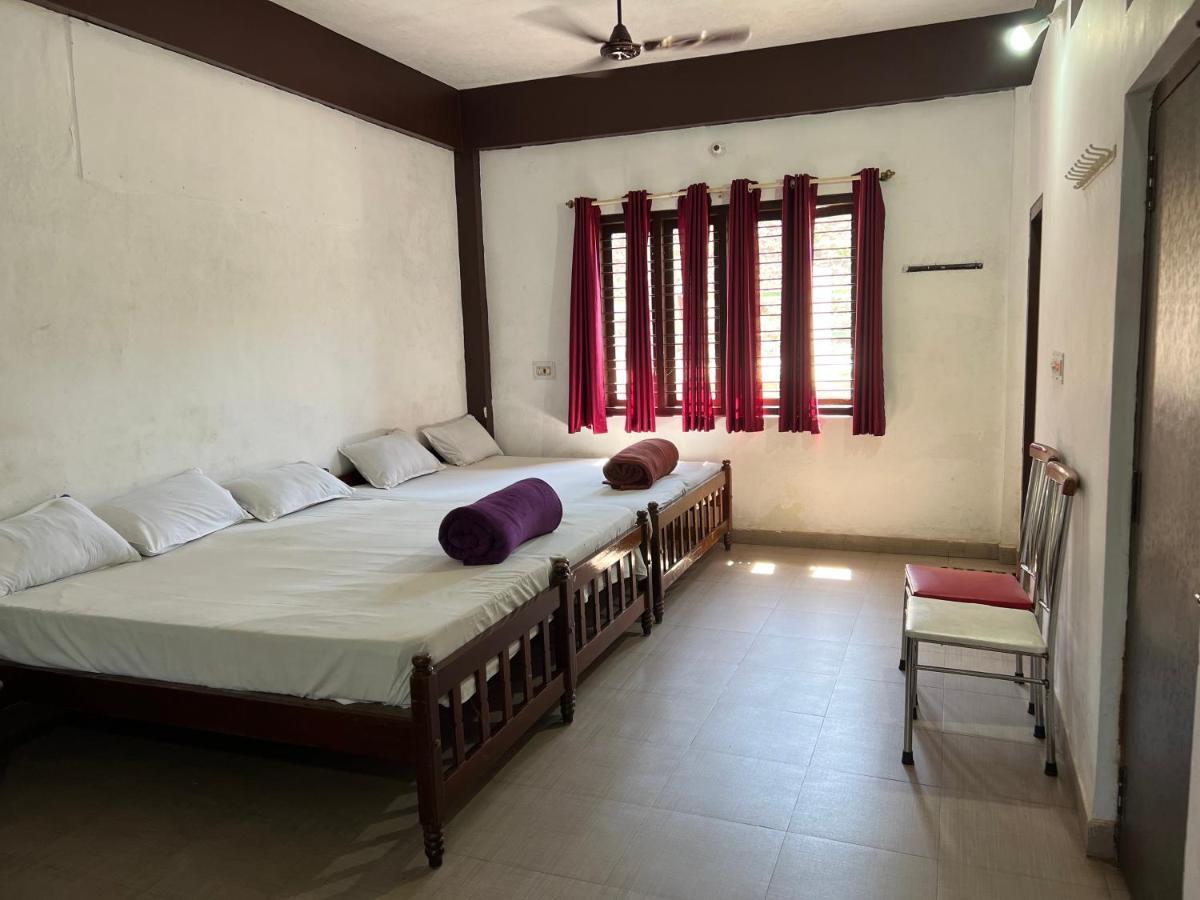 Hotel CAVERI inn Madikeri Buitenkant foto