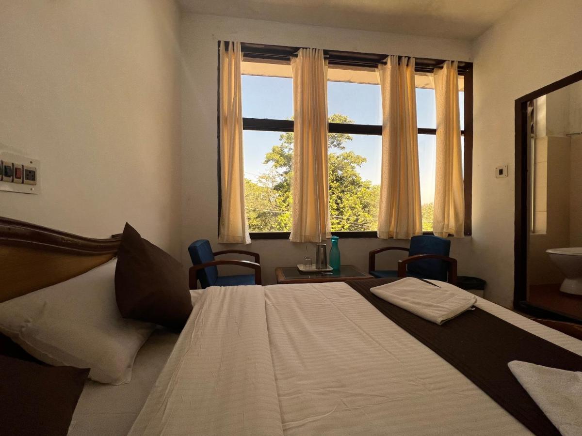 Hotel CAVERI inn Madikeri Buitenkant foto