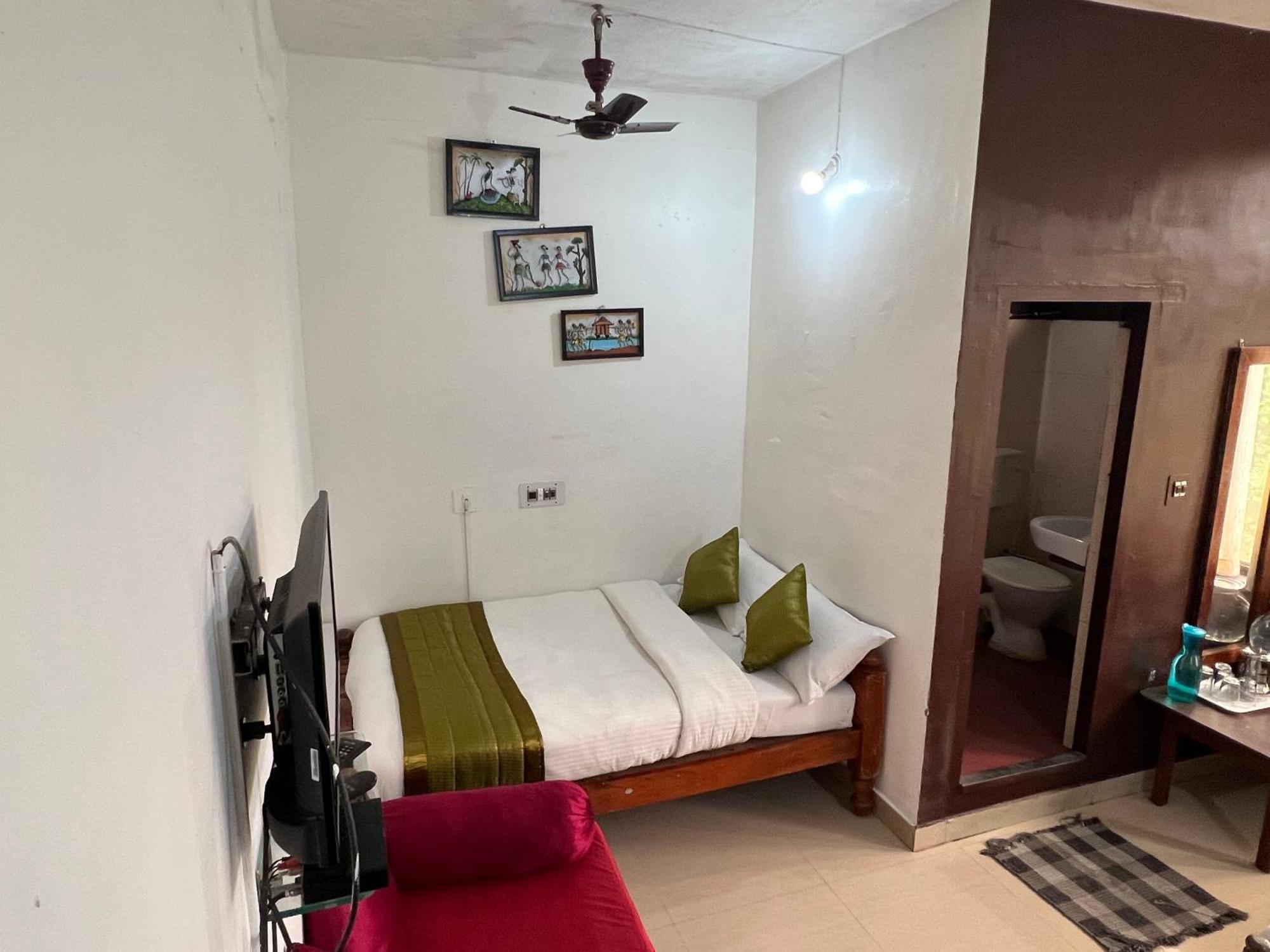 Hotel CAVERI inn Madikeri Buitenkant foto