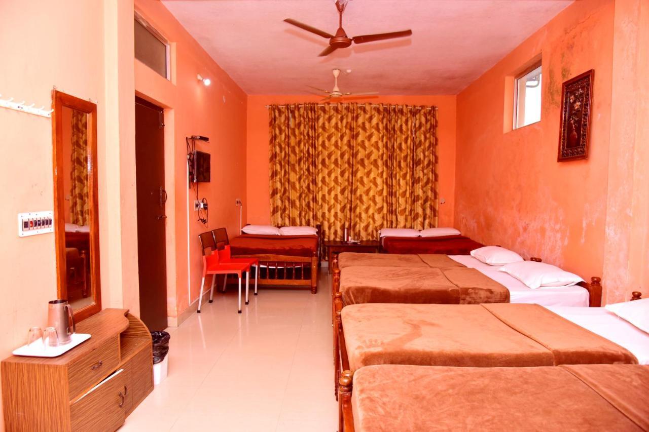 Hotel CAVERI inn Madikeri Buitenkant foto