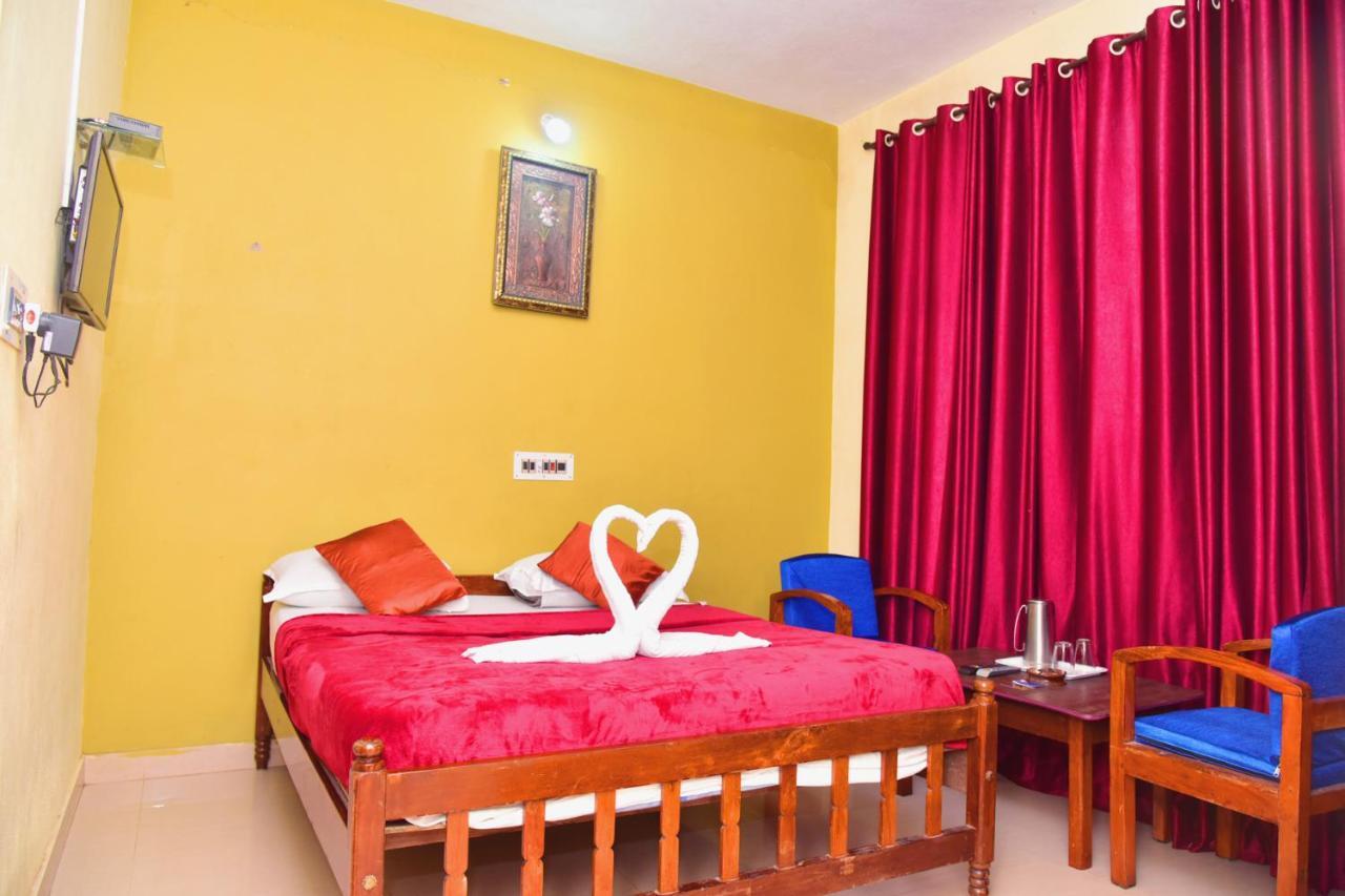 Hotel CAVERI inn Madikeri Buitenkant foto